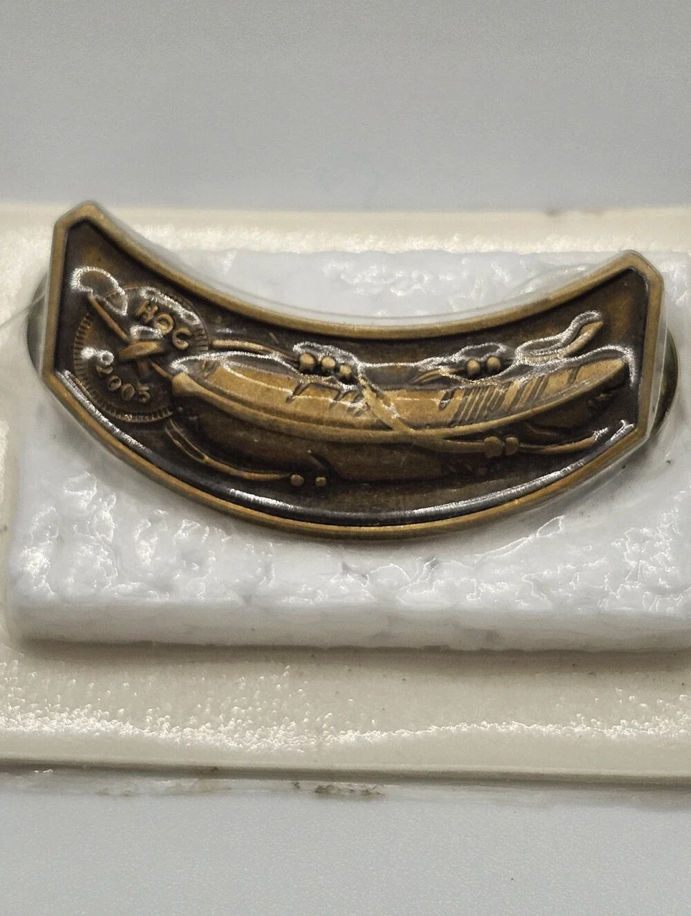 2005 Harley Davidson HOG Owners Group Feather Rocker Vest Lapel Hat Pin Brass